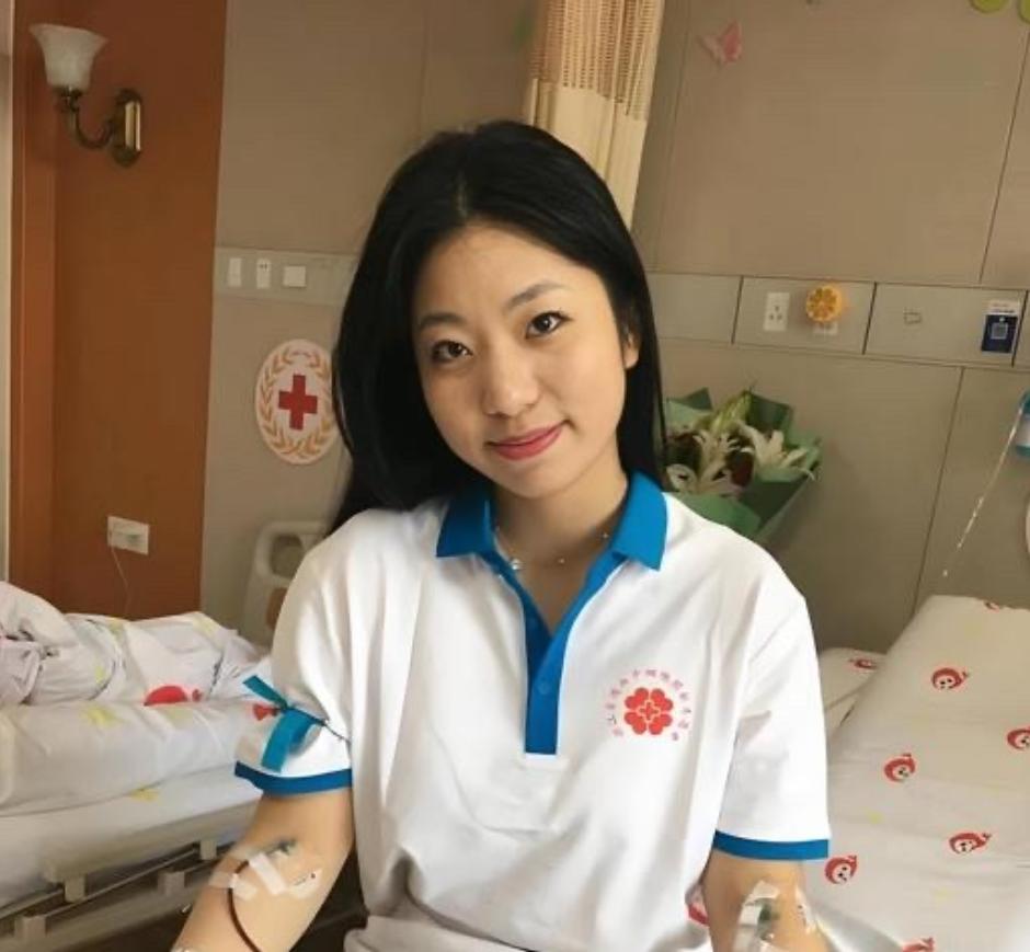 杭州21岁女孩在一家公司实习，突然向老板请假十天，老板怒气冲冲的问：“请这么多天