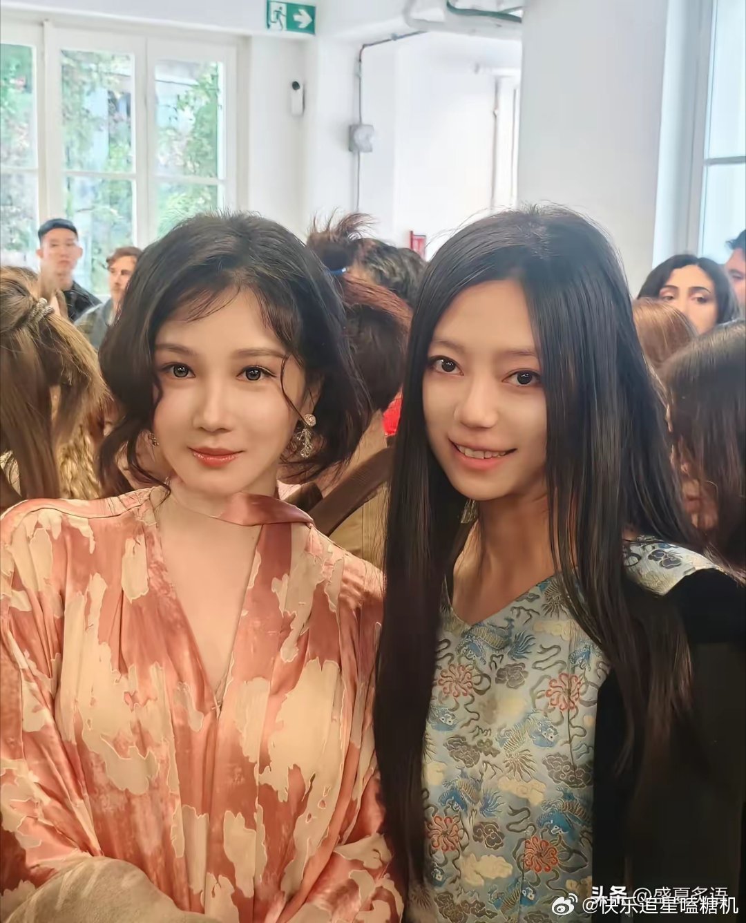 陈小纭，脸崩了！3月1日，网友曝出陈小纭米兰时装周的现场照，陈小纭的脸已经僵硬得