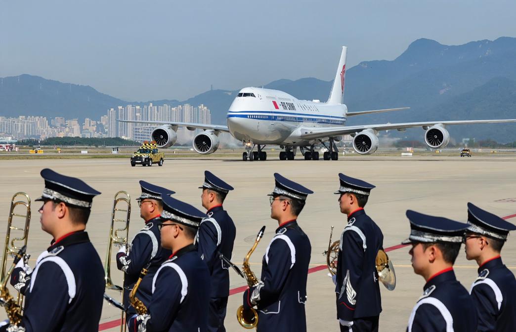 ☁10月30上午,中国代表团如期抵韩,获韩方“顶配礼遇”,韩国高层接机,