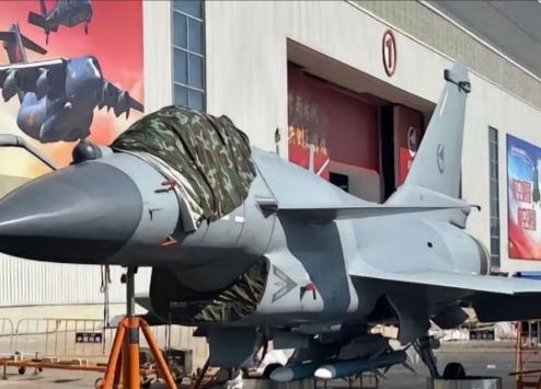 把造飞机的本事全送出去，自家钱包就瘪了！巴铁想要歼10生产线，像是要把大厨整套锅