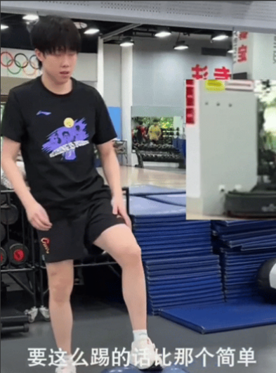王楚钦发布视频，网友鹰眼挑战，发现了莎莎，也发现了发布时间的巧合。图1-2，