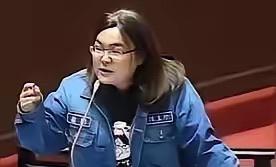 金门县党委陈玉珍曾说："金门县属于'中华民国'，解放军要收复金门让我们投降的话，