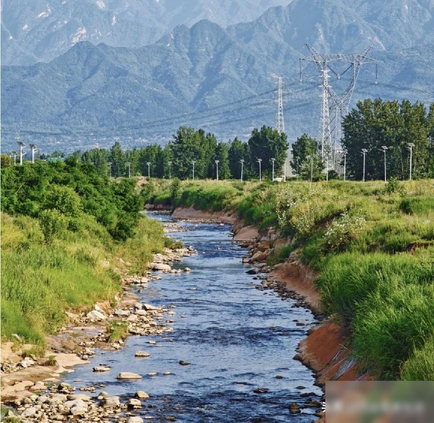 这是西安八水绕长安之一的潏河。潏河当地人读jué，字典里也能查到这个读音。地名