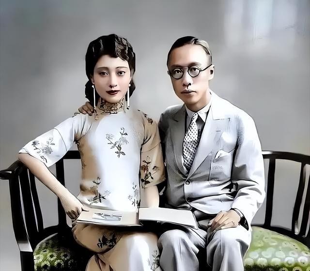 清代最后一个皇帝溥仪的户口本，家庭出身这一栏真是亮了！1959年1