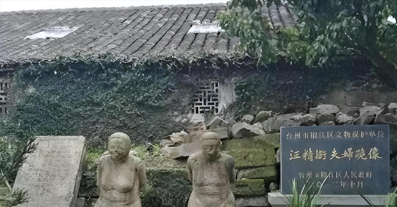2005年，汪精卫的儿子回国祭拜。令人尴尬的是，来到了中山陵附近，他看到的是父母