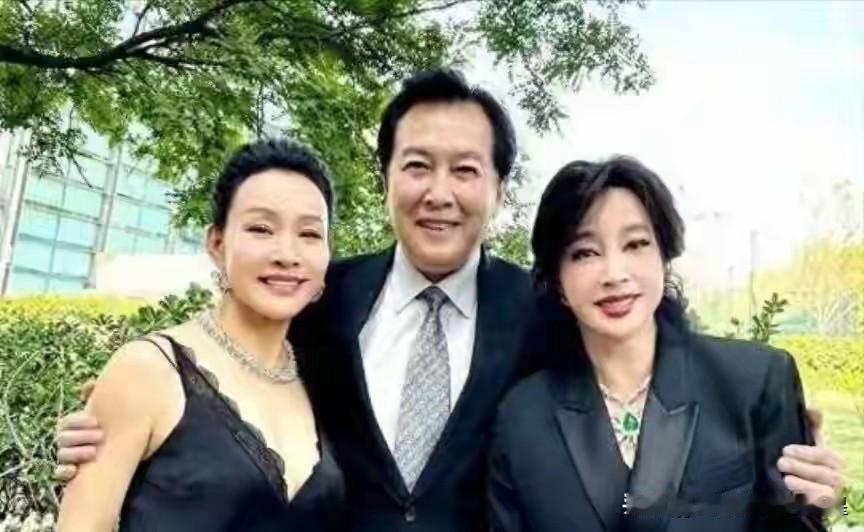 72岁唐国强终于说出真相,和刘晓庆几十年不合作的原因竟是这个!最近娱乐圈两个