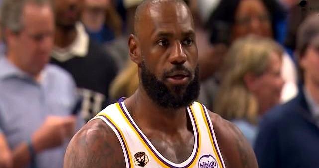 湖人真惨！东契奇和里弗斯两个核心全倒了，季后赛悬了。对雷霆那场他俩带伤硬撑，