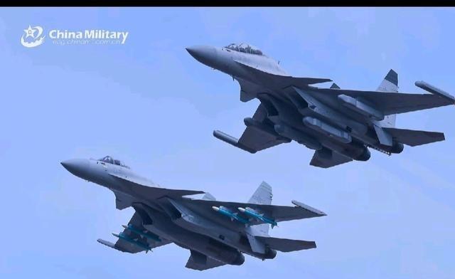 简单来说，战斗机火控雷达照射后的下一步，就是随时可以把导弹送出去把对方打下来。