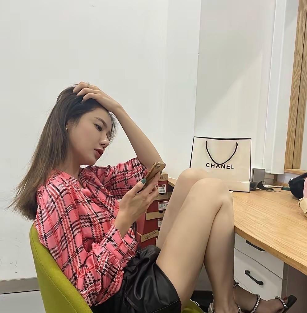 美娜，真美。