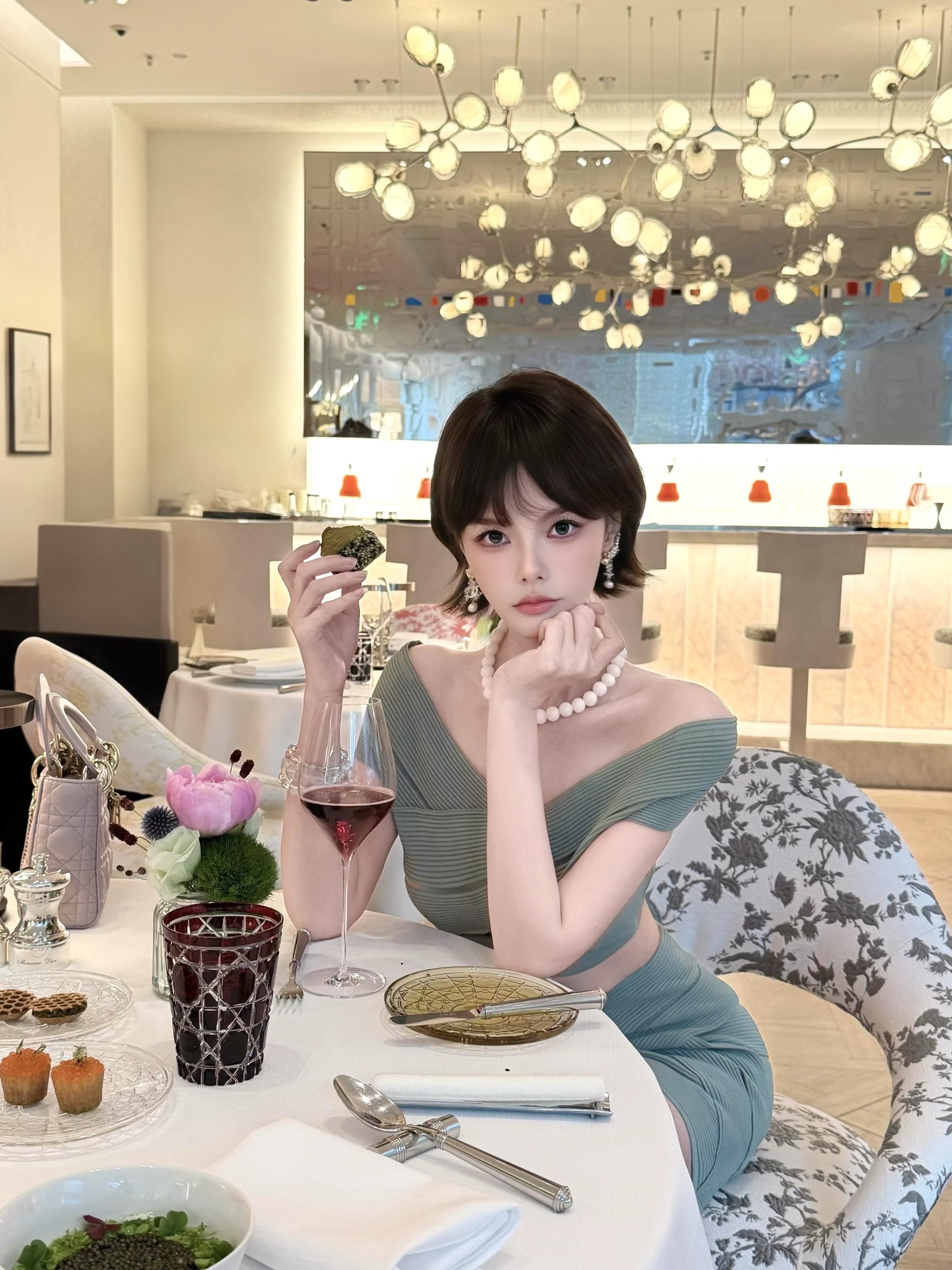 小小出现下