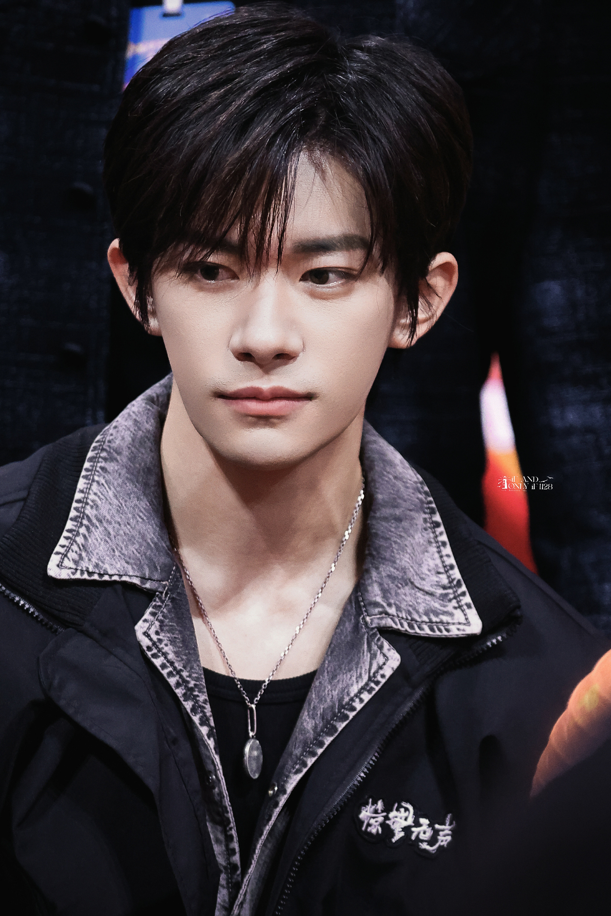 易烊千玺意识到被叫叔叔的反应哈哈哈哈哈哈易烊千玺的回旋镖来的如此之快，真的已经到