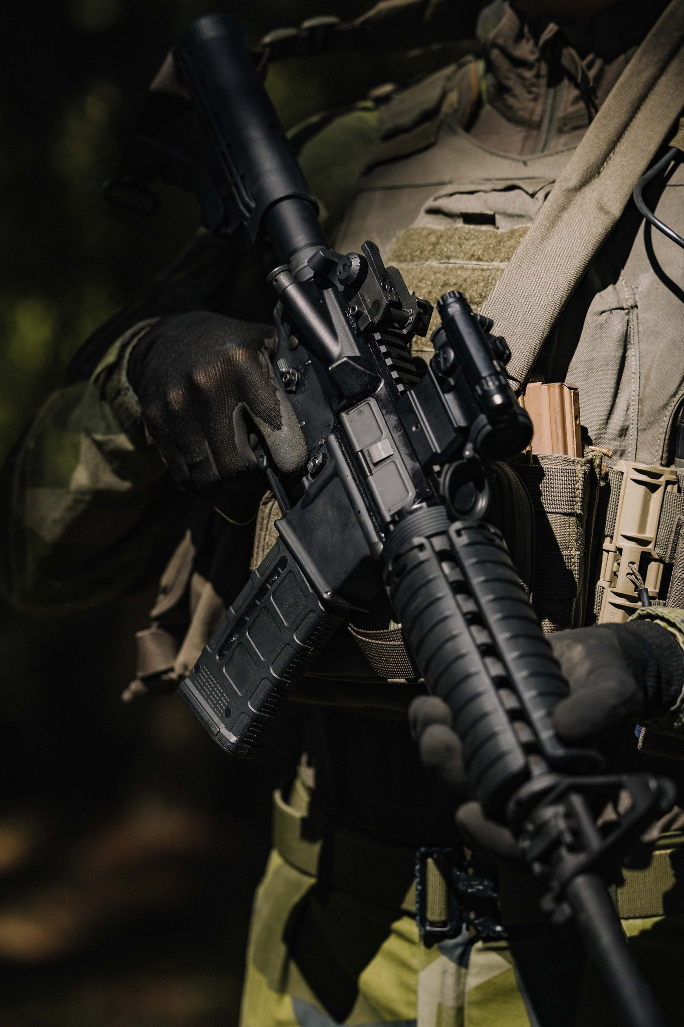AKM4A--瑞典武装部队最新装备的新型轻武器，在AK24因为安全问题被禁用