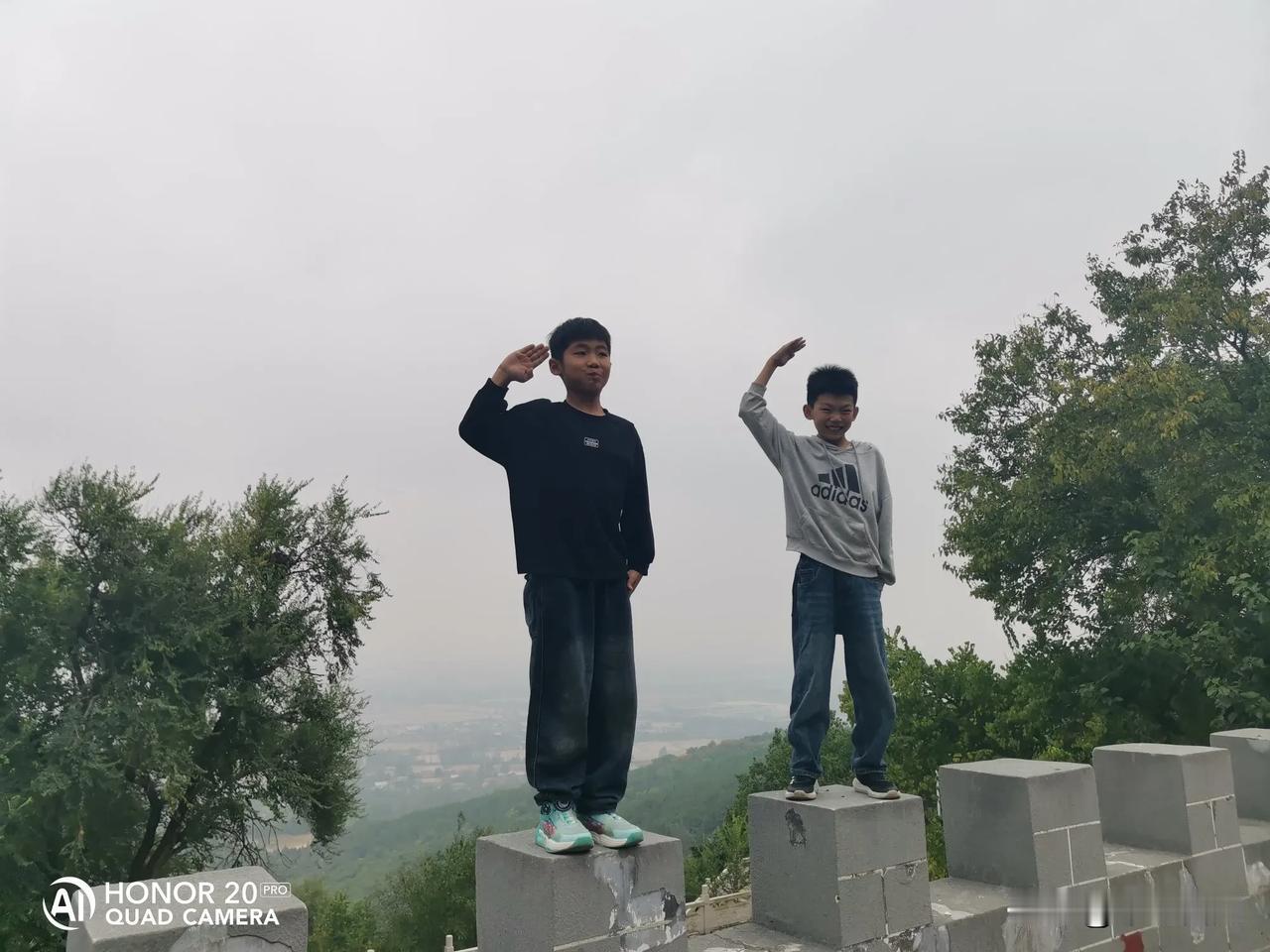 这暑假旅游被孩子鄙视了，别人都是怎么怎么样，自己就只能去超市逛逛！就我知道的亲