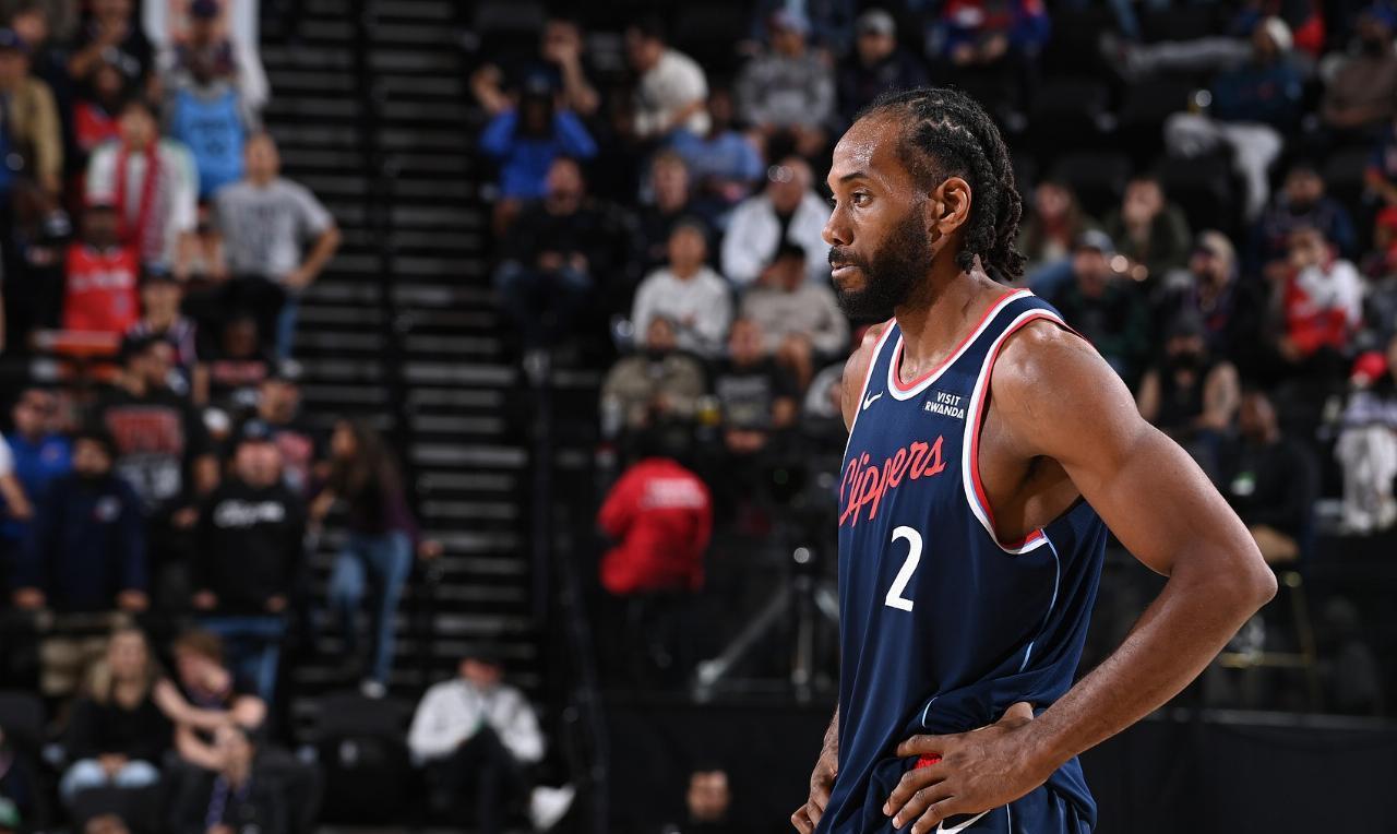 快船队记“输球的情绪已经弥漫整个球队，快船球员没有看到赢球的希望，莱昂纳德没有起