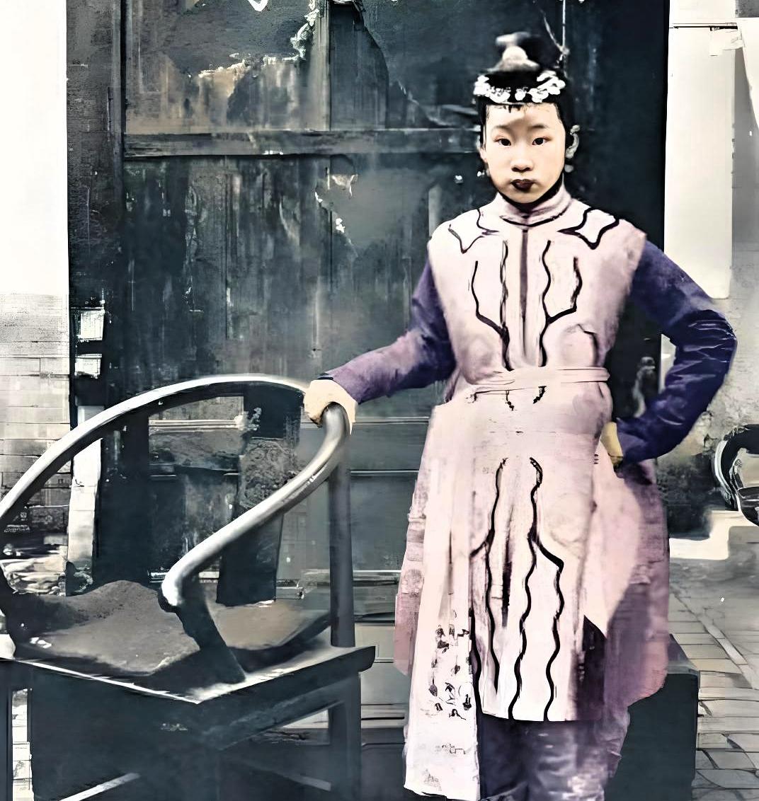 林黑儿（1871—1900），清末天津卫传奇女江湖领袖，人称黄莲圣母，是义和团时