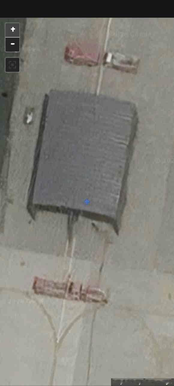 这机头好宽大！移动机棚还是没完全遮住，小黑子露出鸡脚了图一和图二在同一地点，图