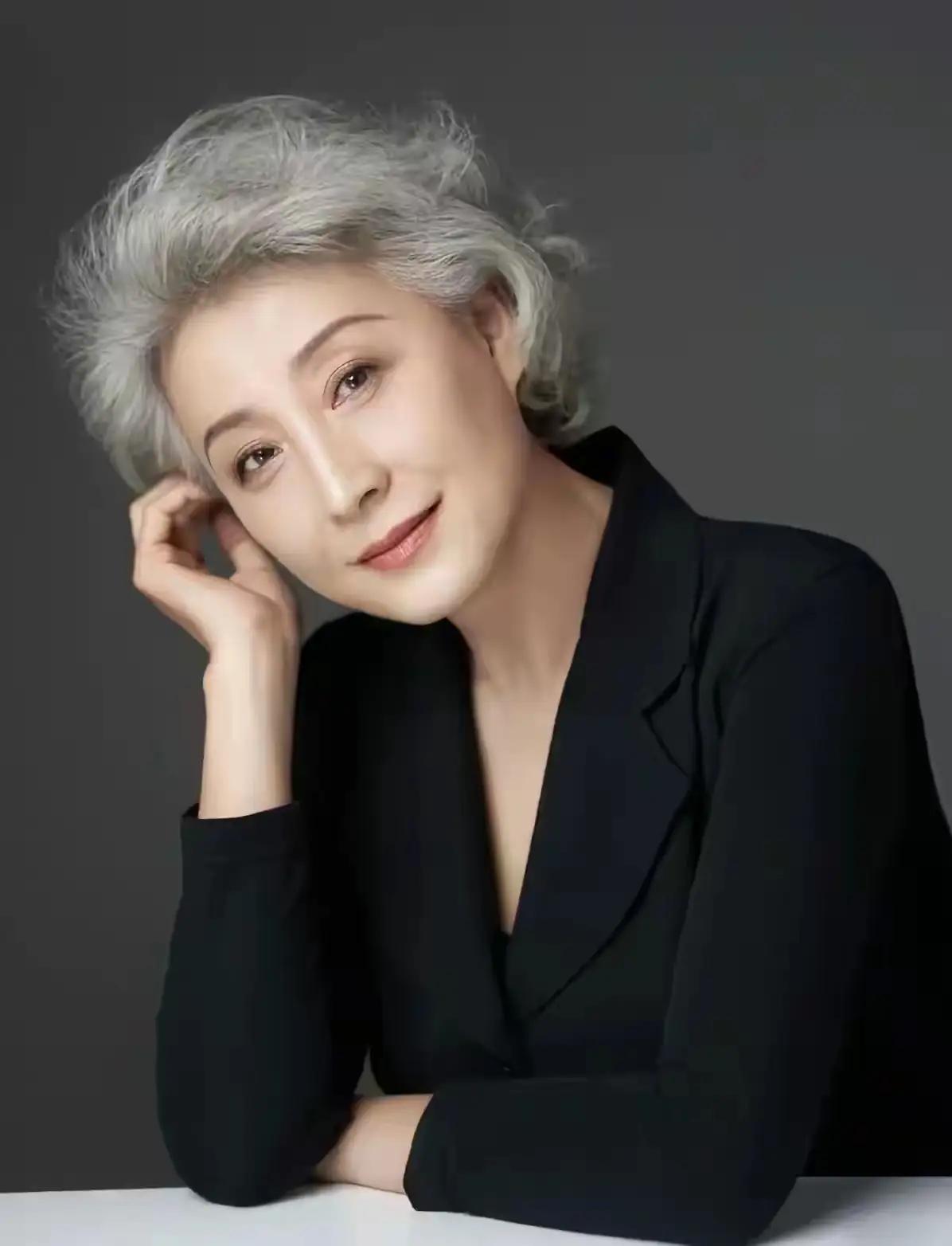 人老了，身体小毛病没关系昨天我到公园晒太阳，周围有几个大妈聊天说，自己身体一