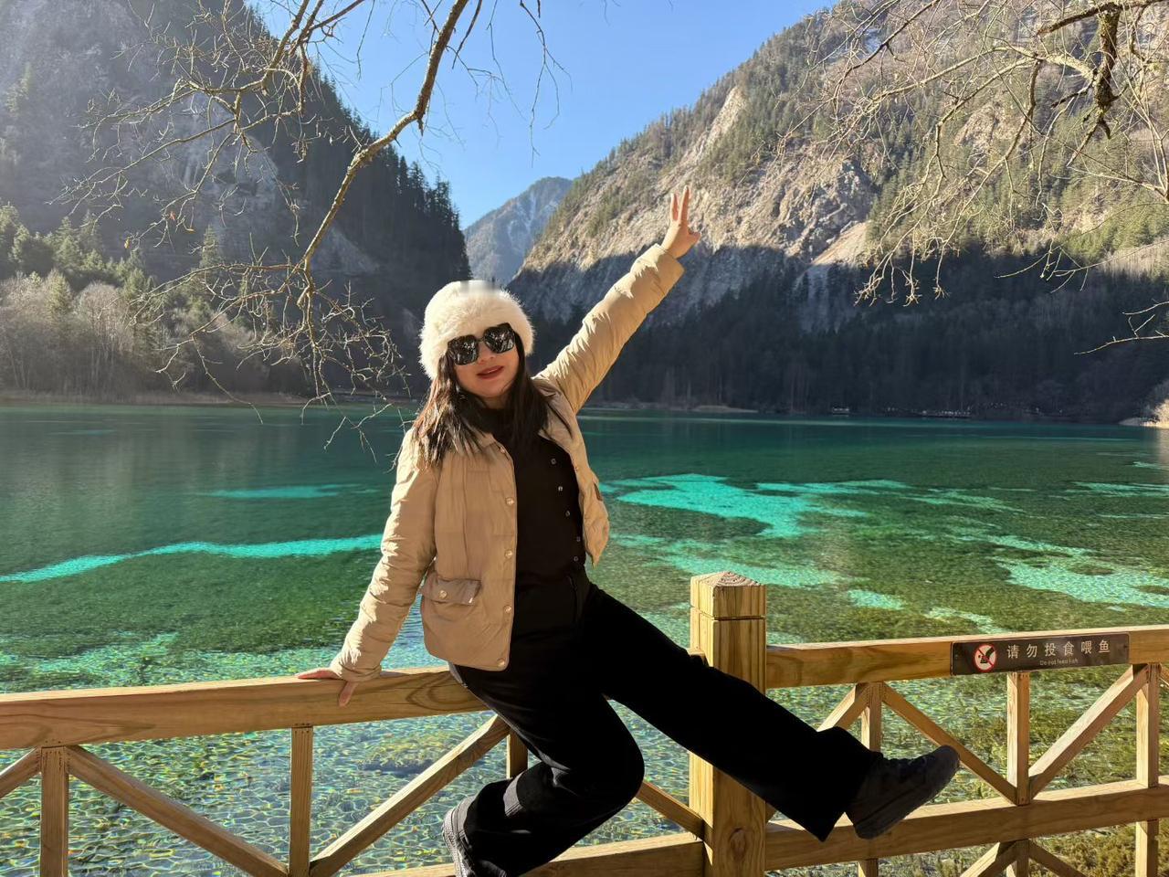 冬日暖阳下，拥抱自然之美。山高水深，人间仙境！