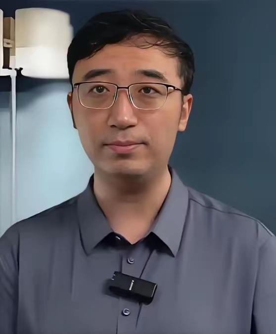 一个清华的研究生，找工作接二连三地碰壁，后来他一气之下，跑去应聘月薪4000元的