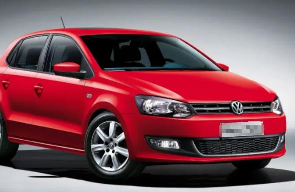 我同事老刘，三年前花20万买了辆油电混动，当时得意得不行：不用充电，还省油，多香