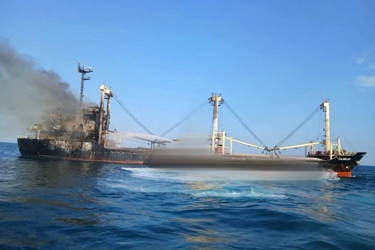俄军昨天对乌克兰敖德萨州的港口以及附近海域船只进行了持续攻击，也就是白天黑夜都在