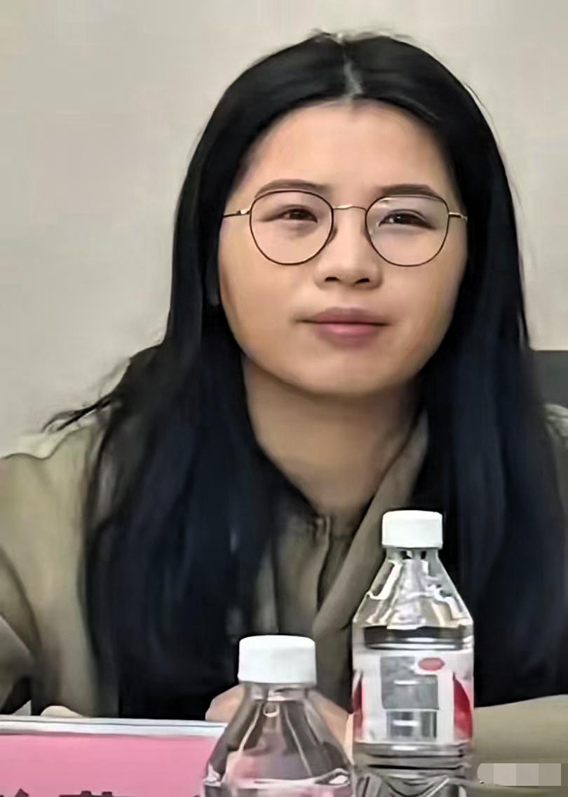 听说她后悔了，哭了三天三夜。可这眼泪，是自己那股蛮横劲儿一滴一滴攒出来的。 