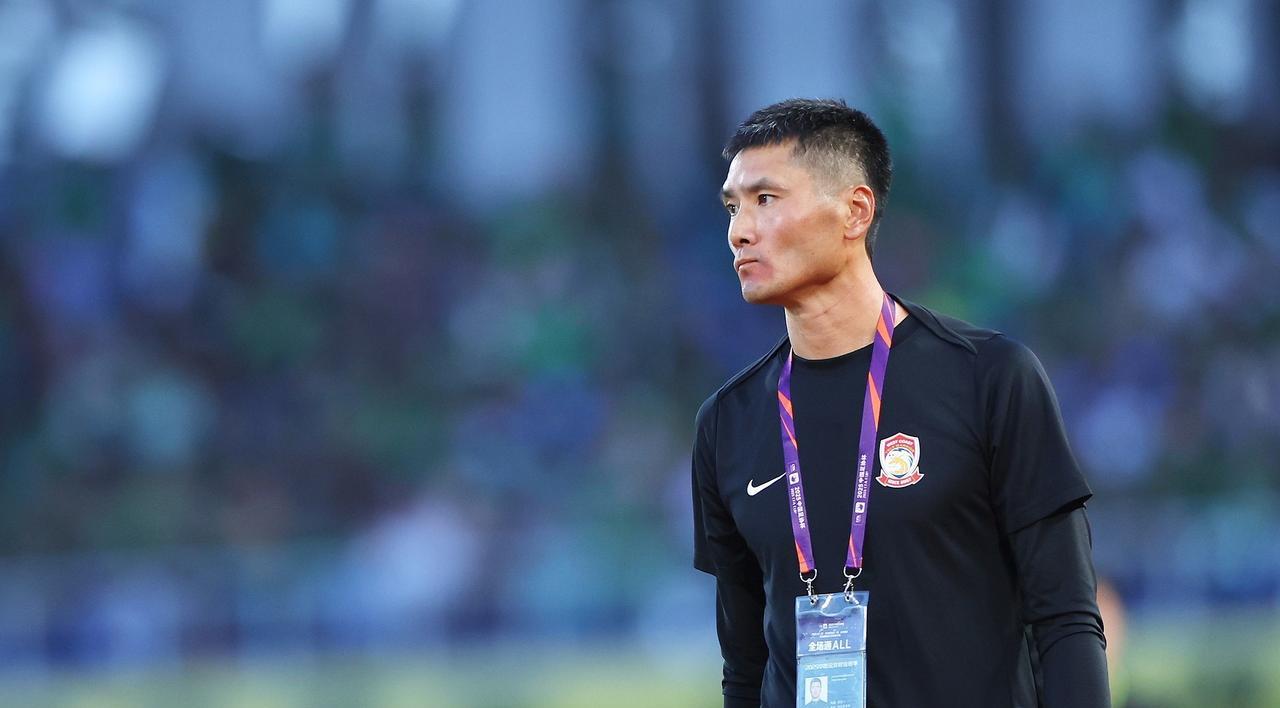 经过漫长等待国足新主帅终于尘埃落定，前德甲名宿邵佳一成为了又一任国产教练，不知道