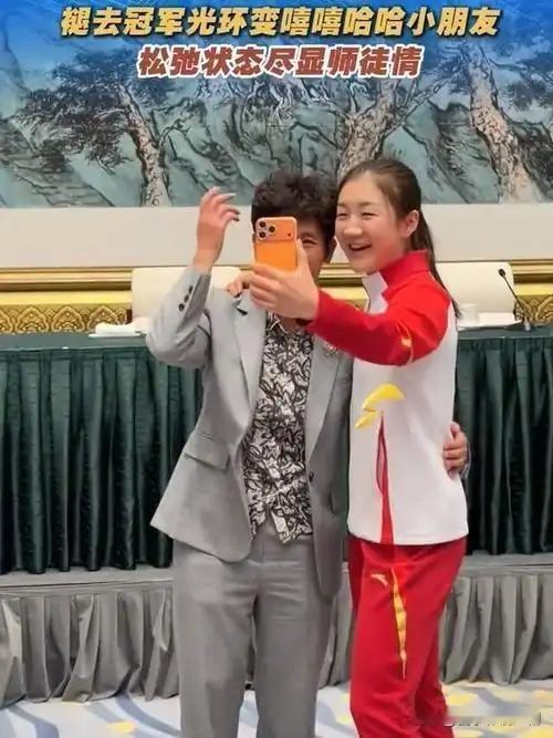 陈梦与恩师乔云萍自拍，尽显温馨师徒情12月2日，山东省体育局召开十五运会总结