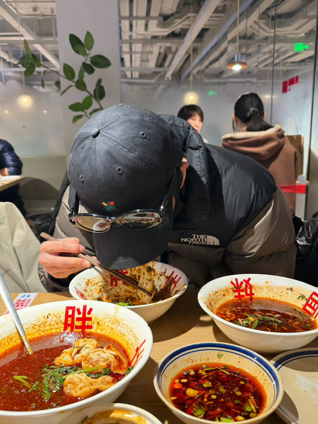 李昀锐胃口好好，快跟我分享一下最近吃到的好吃的！