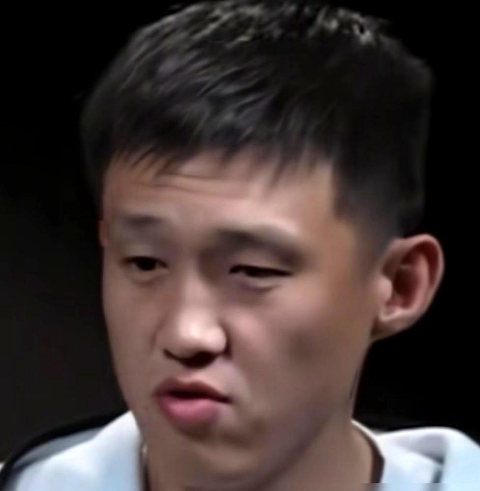 周鹏一句话，戳破了中国篮球的窗户纸：“篮球不会说谎。”热身赛输了，年轻队员低
