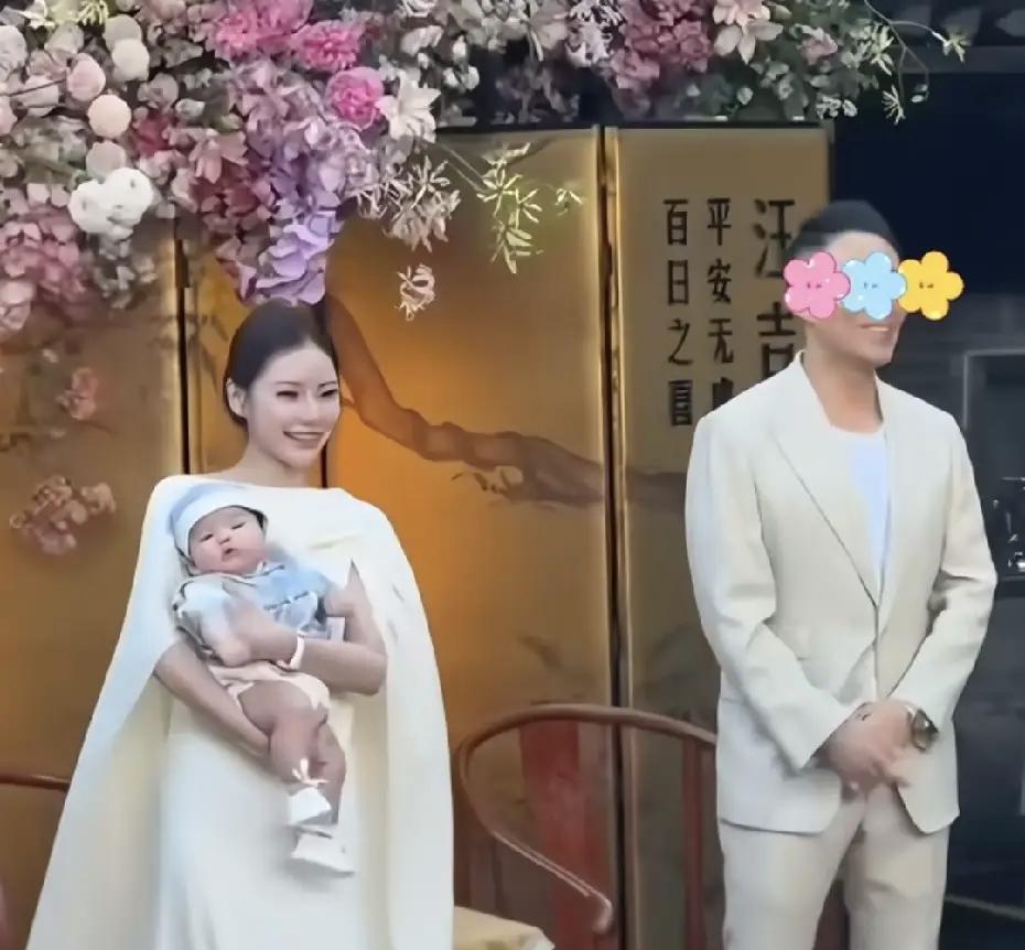 马筱梅儿子的百日宴虽然办了，可是孩子也没有戴是什么金镯子，金项链，没有见嘉宾送金