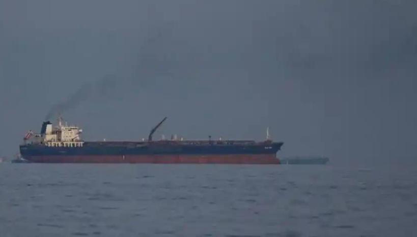 公海开火了，美军炸瘫香港万吨货船，即使有方便旗护体，也还是没躲过美军炮弹1