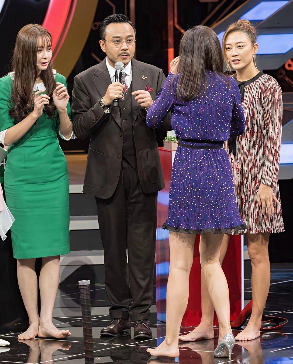 怎么一个个都不穿鞋子？