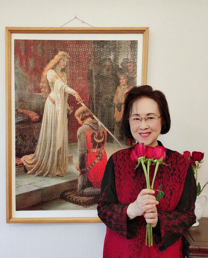 1964年，琼瑶离婚后，做了平鑫涛的情妇。平鑫涛的妻子哭着求她，把丈夫还给自己，