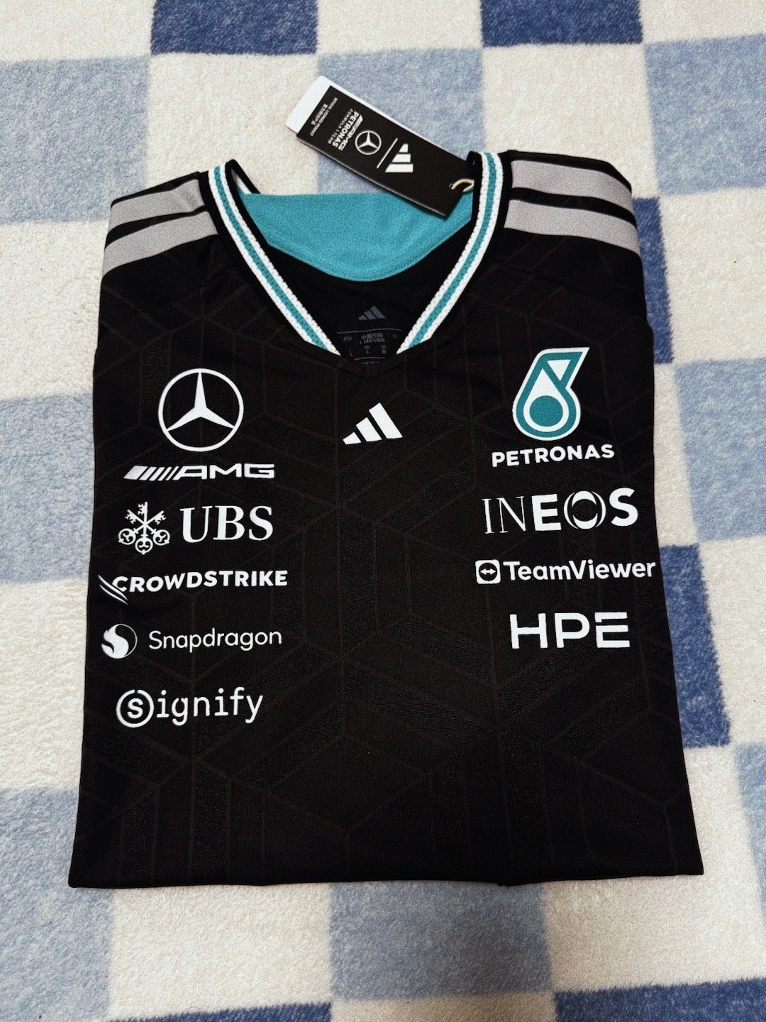 刚一回家就收到了惊喜，还是车手版本的！感谢F12026F1赛车揭幕