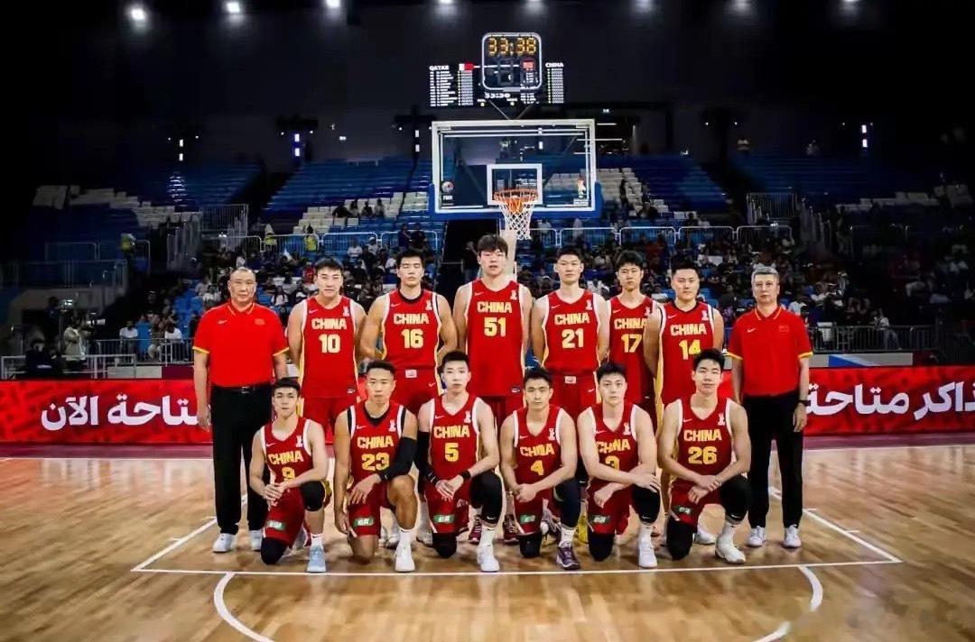 目前中国男篮，把握机会前四球员是一廖三宁虽然有些粘球，速率不算快，突破上篮，把握机会目前还算郭士强的