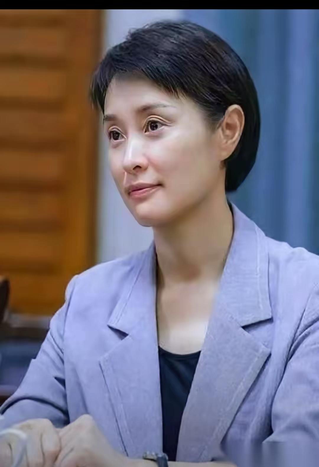 吴越说，她这辈子就谈过一次恋爱。💛​​那个人，是陈建斌。两个人在一起同居了好