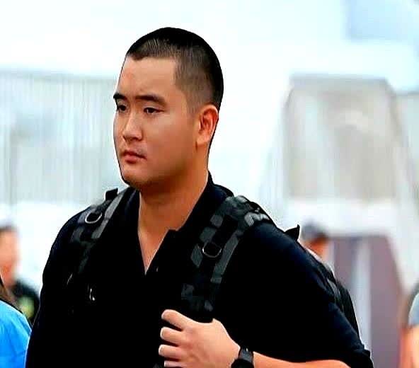 哪个财阀继承人真去当兵了？不是不想躲，是躲不掉了。韩国兵役卡得死