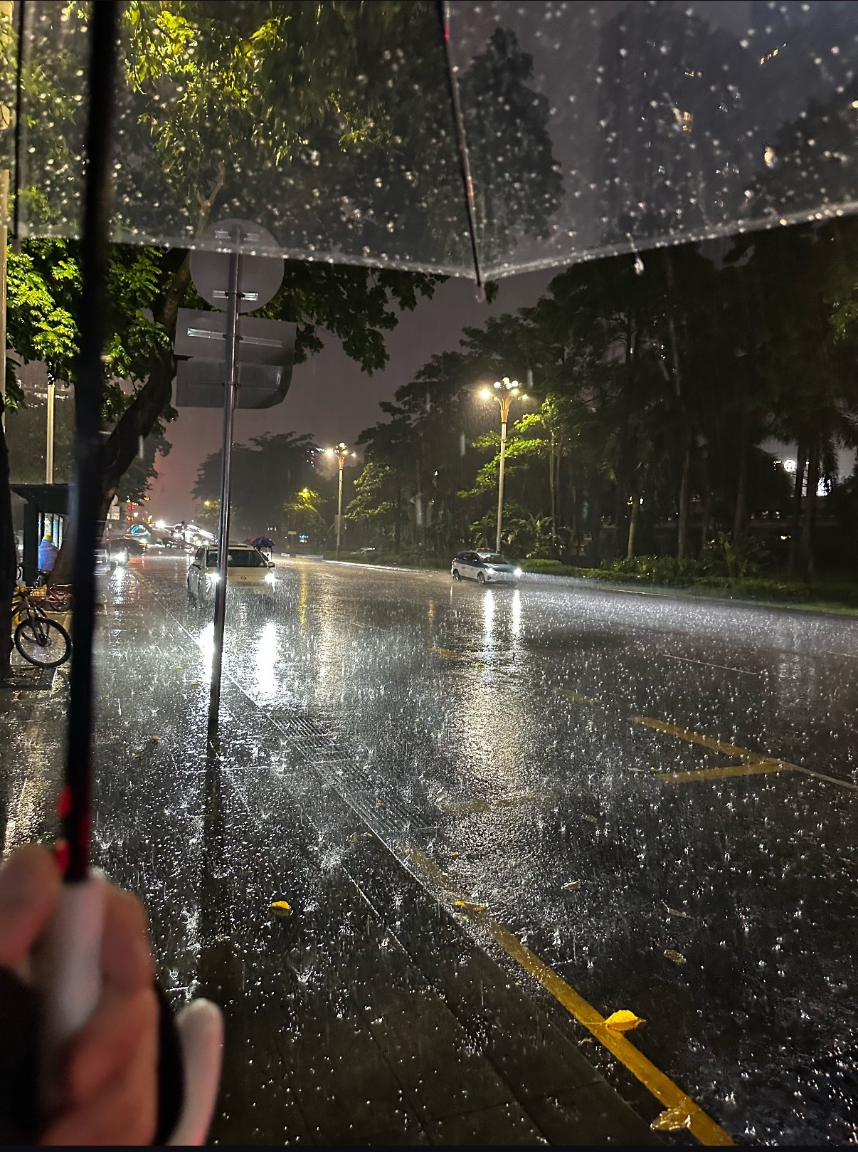 男女相处时，女人一提钱，男人就容易反感。其实，当一个男人真心爱你时，大多愿意主动