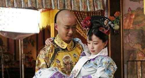 公元1874年，同治帝驾崩。宫里的气氛一下子降到冰点，阿鲁特氏坐在坤宁宫的窗