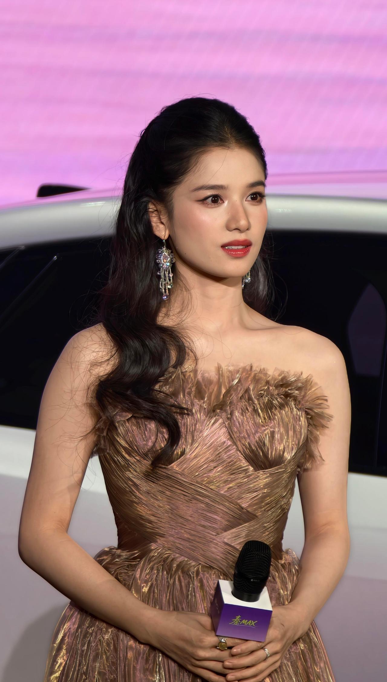 全网生图下的婧仪完全鲨疯了​​​