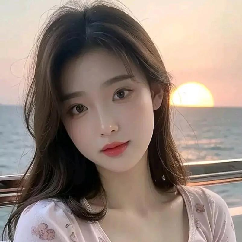 海边日落少女，温柔时光的美丽瞬间