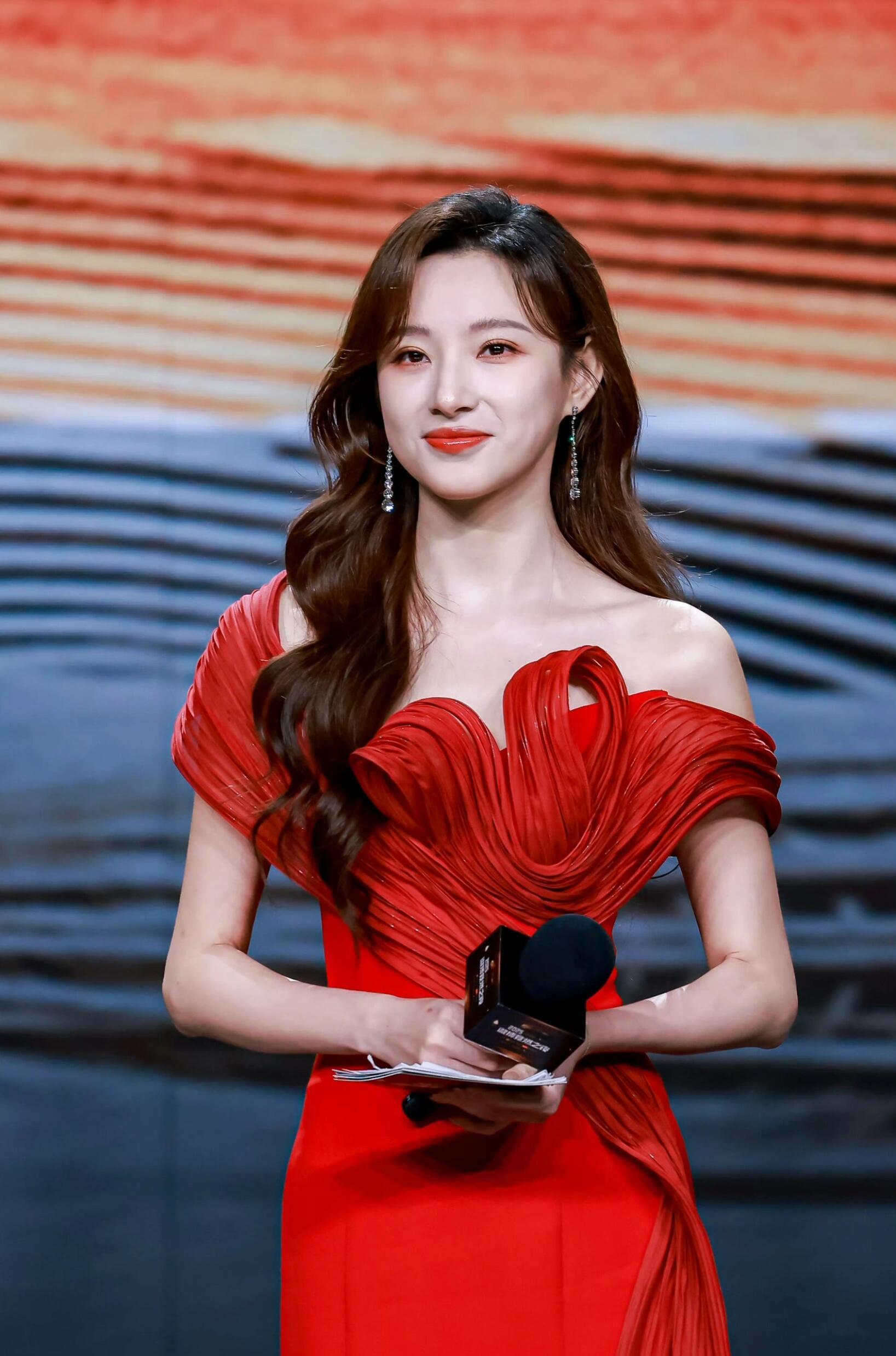 马凡舒x央视最美女主持