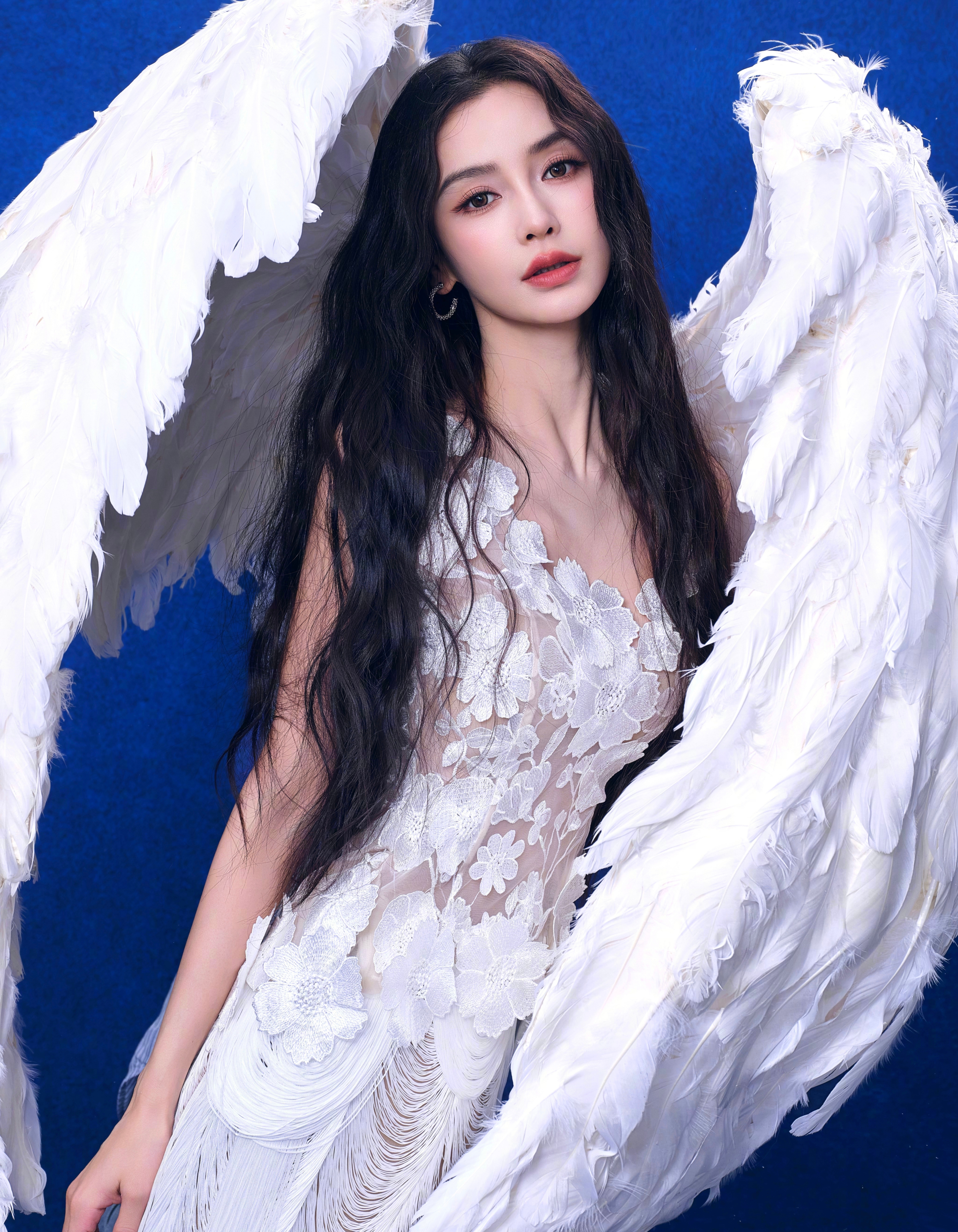 Angelababy｜Glamdoll2026羽翼翩然，白裙缀花，宛若落入尘寰
