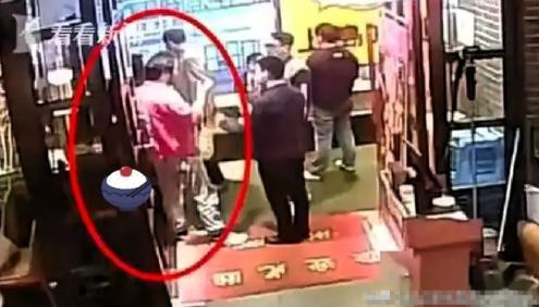 上海和平饭店此次的处置方式，看完着实让人觉得痛快。六位外籍顾客消费六千八百多元用