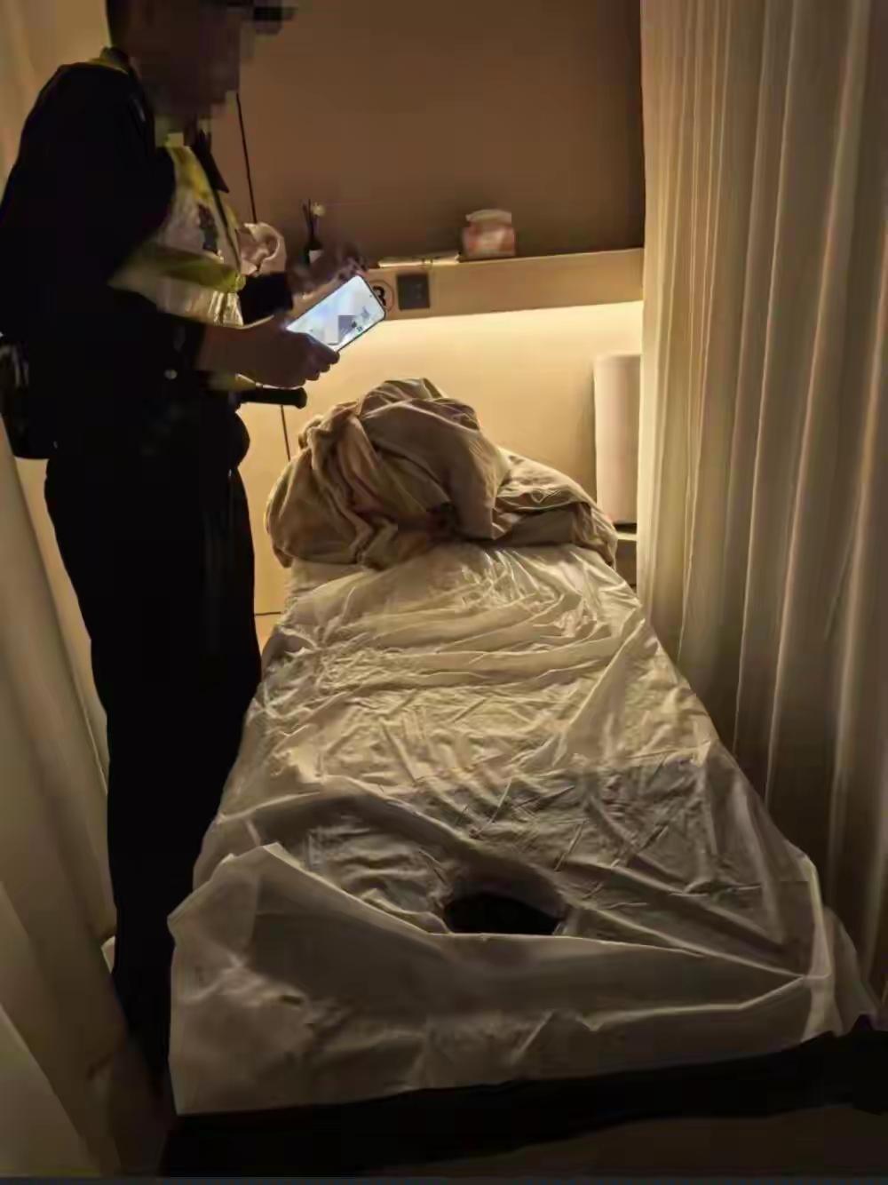 广东省广州市一年轻女子为了缓解压力，来到天河区一个按摩店做按摩，51岁刘某为她进