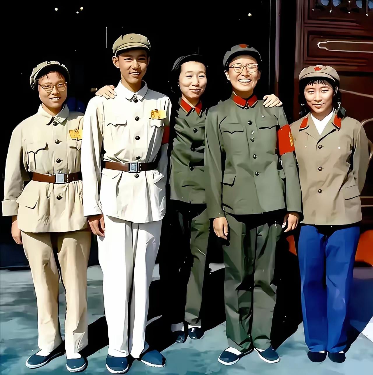 年轻人通过书籍、图文阅读，也能掌握特殊时期人物信息，了解那段历史，启迪人生…