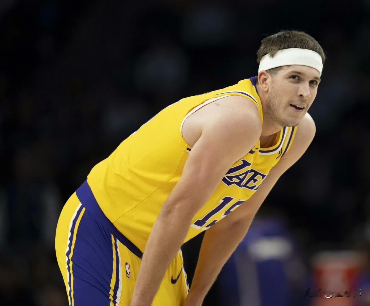 坏了！里夫斯谈小腿又拉伤：“这很糟糕。”“伤病总是让人沮丧。”“我只