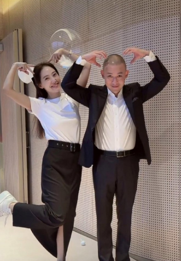 这就是聂远每个月给三百万的养的媳妇，都已经是两个孩子妈了还这么水灵，看来还是养人