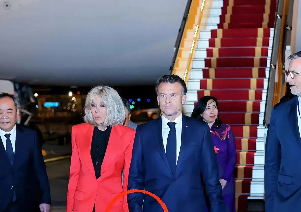 法国总统夫人被曝打马克龙天啊！法国第一夫人布丽吉特，竟然